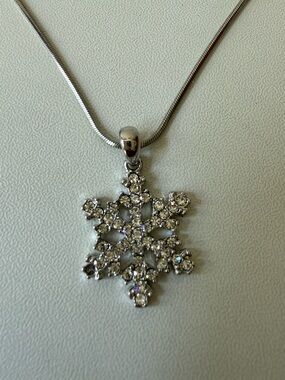 Silver Snowflake Crystal Pendant Necklace - Women's Jewelry